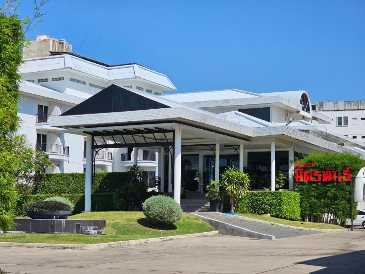 Mittapan Hotel Kanchanaburi Ngoại thất bức ảnh